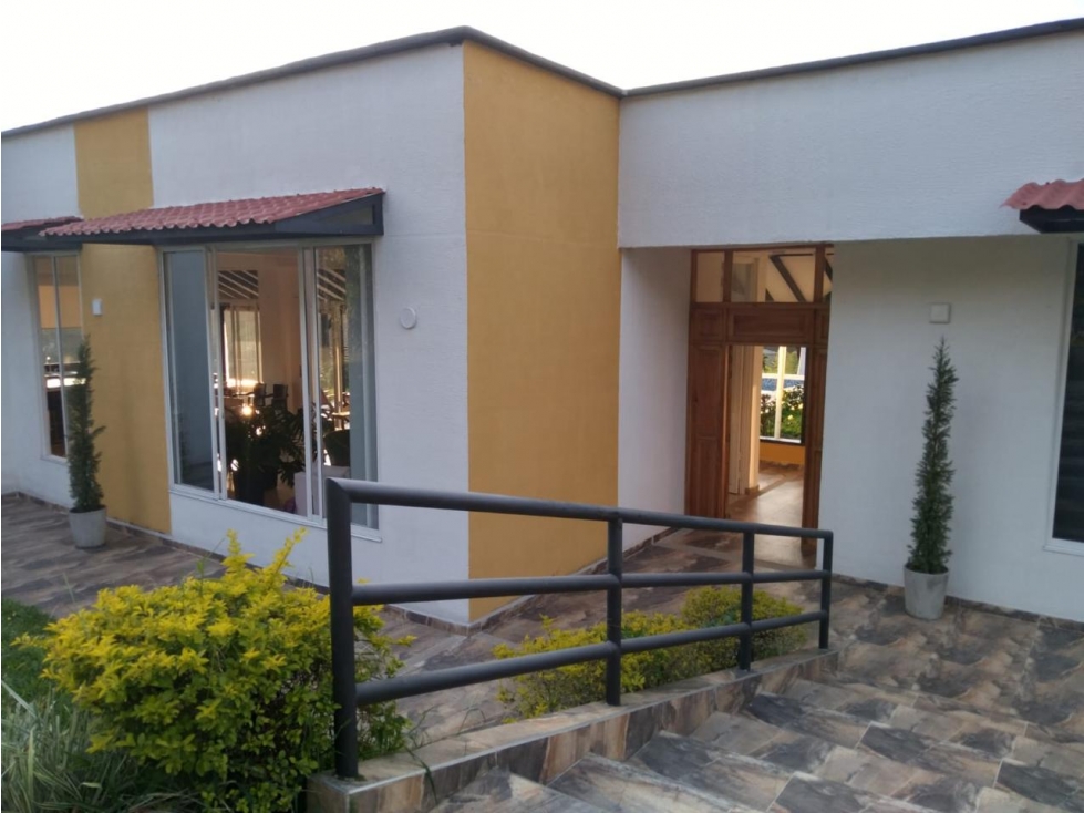 SE VENDE FINCA VIA MORELIA