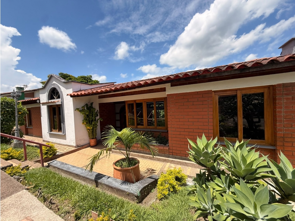 SE RENTA CASA CAMPESTRE EN VIA MORELIA