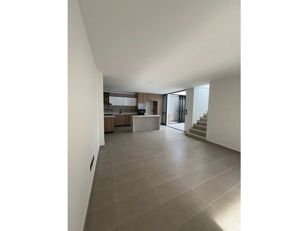 SE RENTA ESPECTACULAR CASA PARA ESTRENAR EN CERRITOS - 1