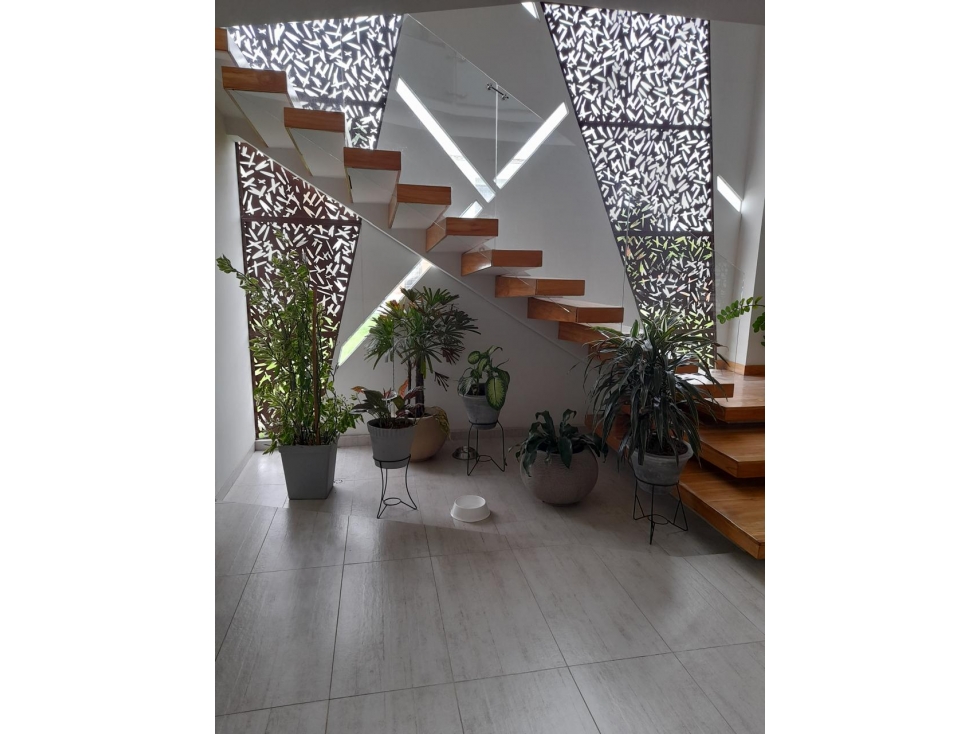 EXCLUSIVA CASA DE LUJO EN CONJUNTO RESIDENCIAL EN CARTAGO VALLE - 4