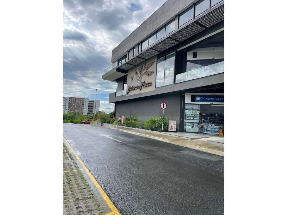 SE RENTA LOCAL EN EL MALL BATARA PLAZA VIA CONDINA - 2