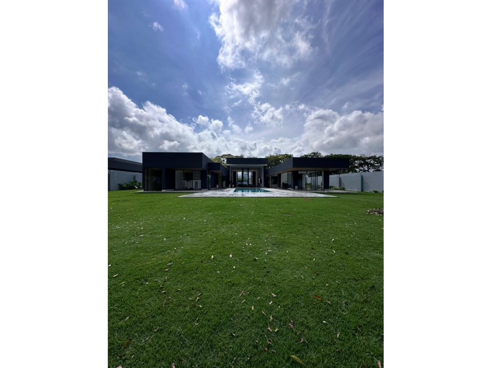 MANSION EN MALABAR CERITOS
