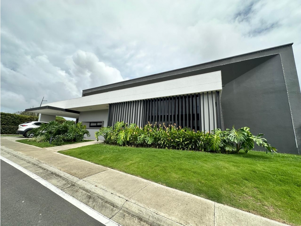 SE RENTA HERMOSA CASA CAMPESTRE AMOBLADA EN CERRITOS PEREIRA