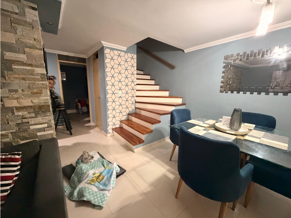 SE VENDE CASA EN EL SECTOR DE VILLAVERDE - 1