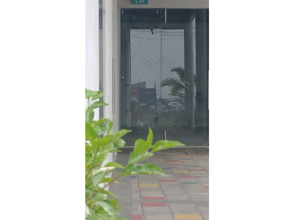 LOCAL EN VENTA EN BALCONES PLAZA RESTREPO - 5