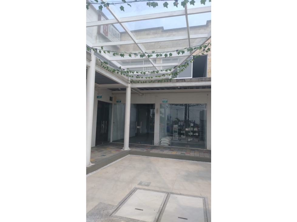 LOCAL EN VENTA EN BALCONES PLAZA RESTREPO - 2