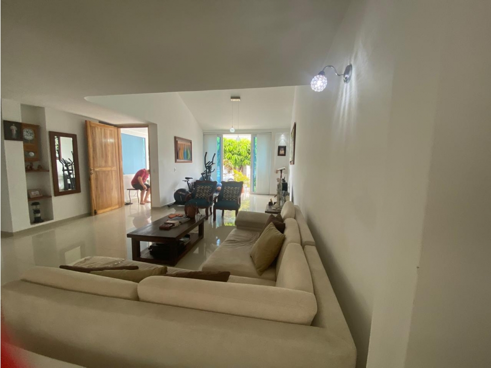 VENDEMOS CASA EN B. EL TRIANGULO VILLAVICENCIO
