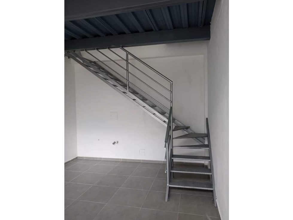 LOCAL EN VENTA EN BALCONES PLAZA RESTREPO - 6