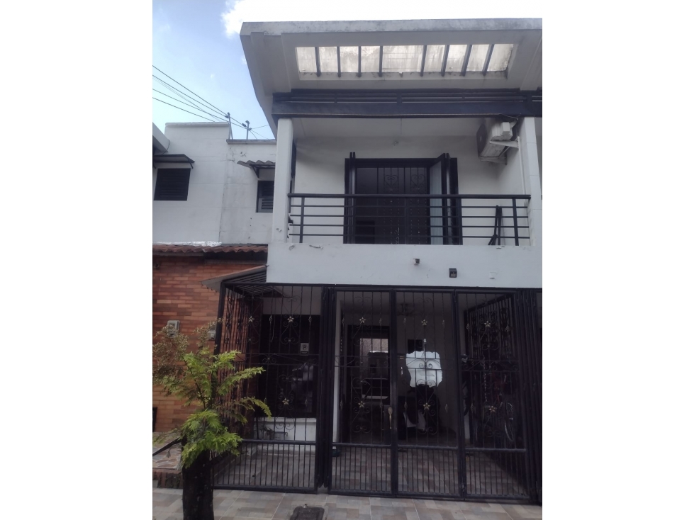 VENTA CASA DOS PISOS QUINTAS DEL BOSQUE - VILLAVICENCIO