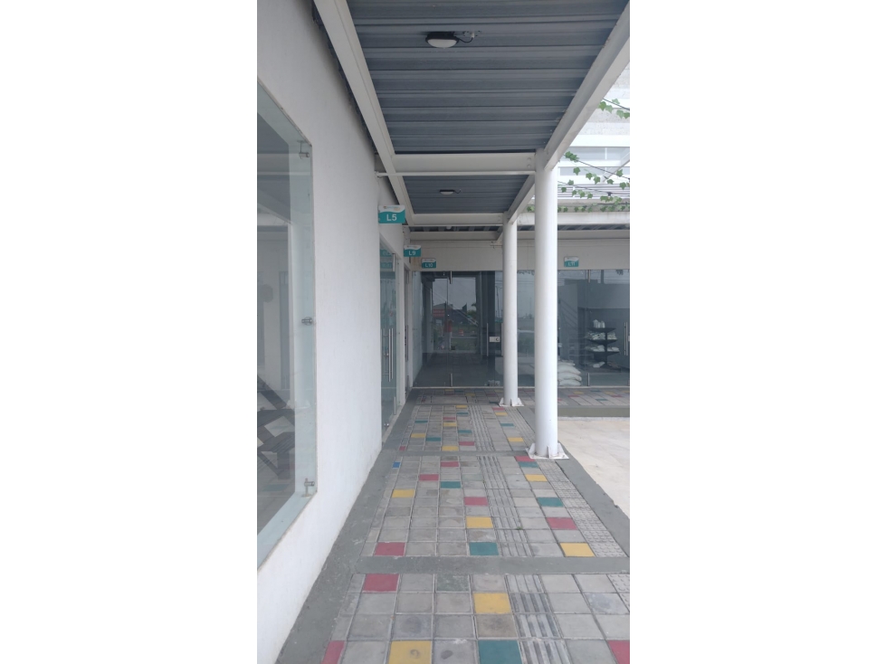 LOCAL EN VENTA EN BALCONES PLAZA RESTREPO - 4