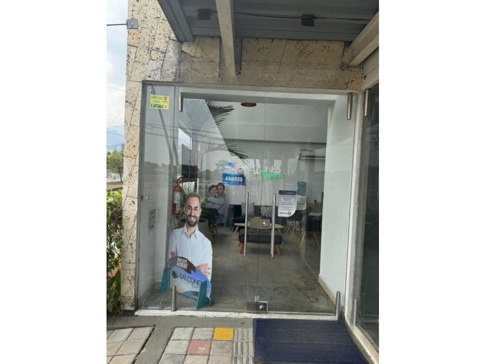 LOCAL EN ARRIENDO EN CENTRO COMERCIAL BALCONES PLAZA 2 - 4