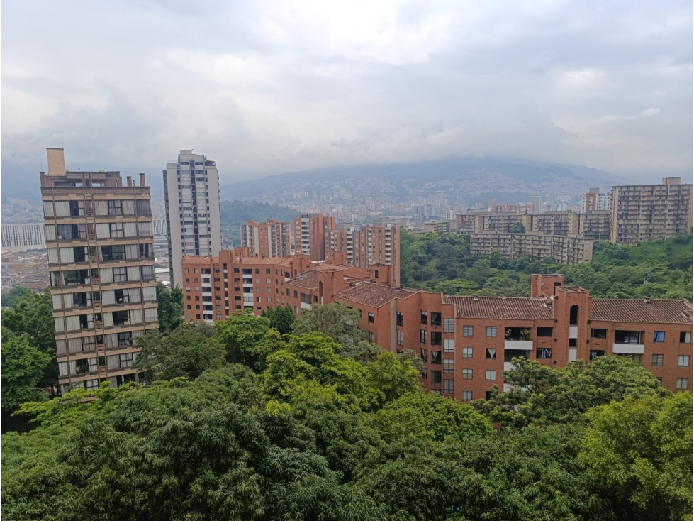 APARTAESTUDIO EN VENTA, POBLADO, MEDELLIN.