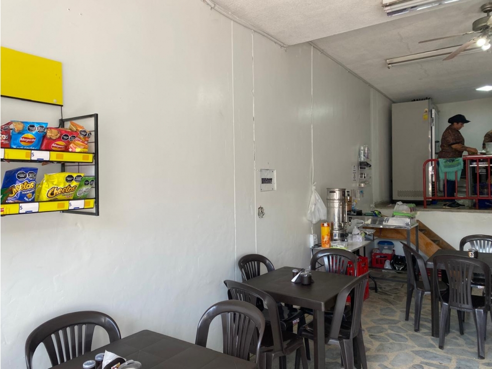 Se vende local comercial en Los Cambulos - 2