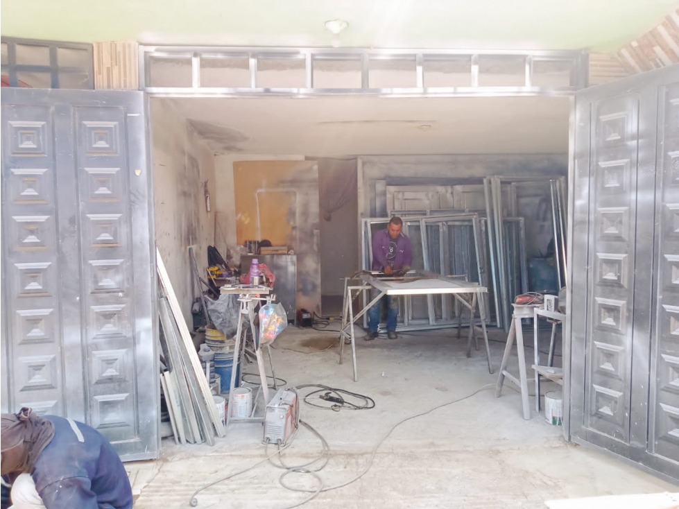 Se vende casa de dos plantas en Vila Gorgona - 3