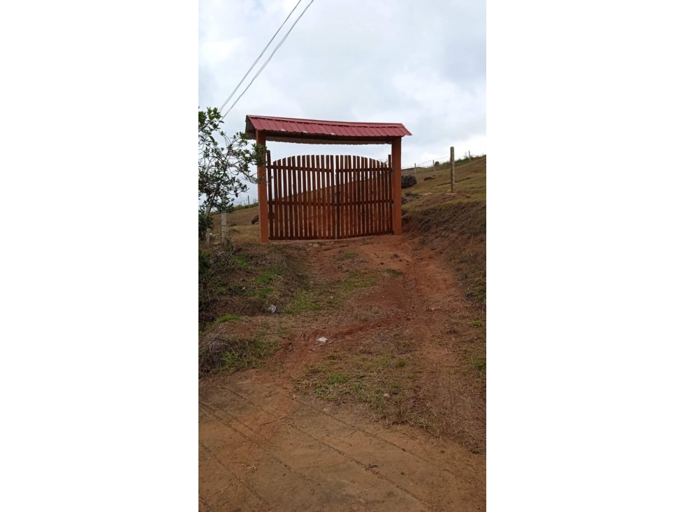 se vende casa en la vereda la rosita