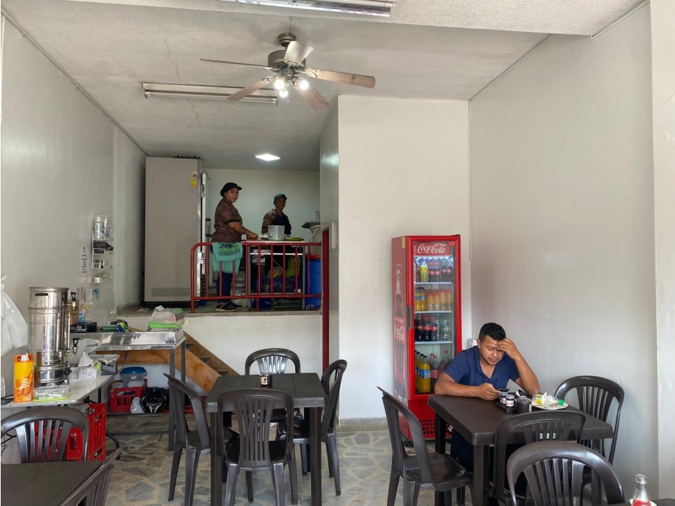 Se vende local comercial en Los Cambulos - 3