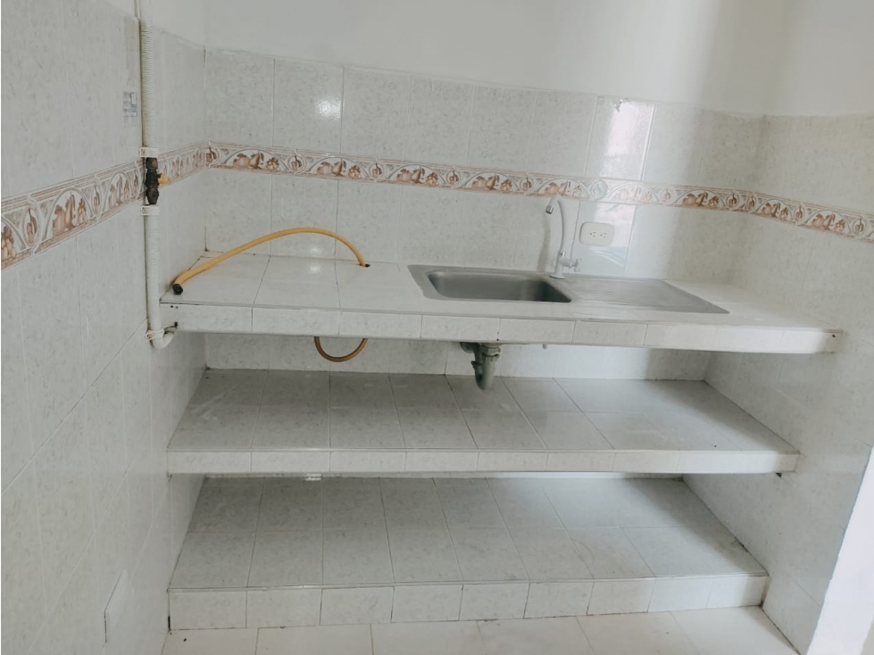 Se arrienda apartamento piso 1 Alameda ll — foto 2