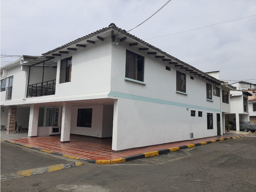 Se vende Casa en condominio Ciudadela del Rio en Meléndez.