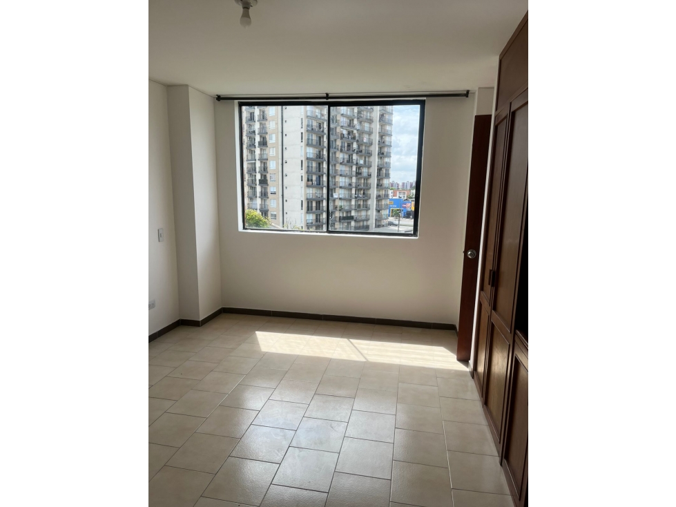 SE VNEDE APARTAMENTO BARRIO LA FLORA