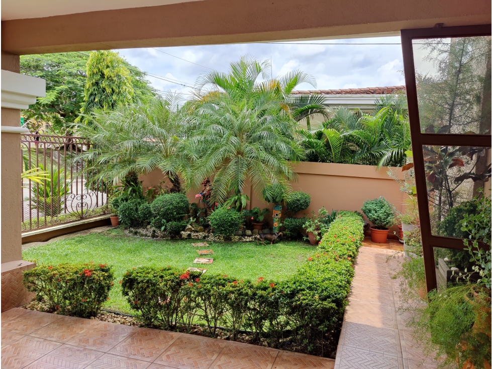 Se VENDE Casa en Villas del Golf, Frente a Brisas del Golf — foto 4