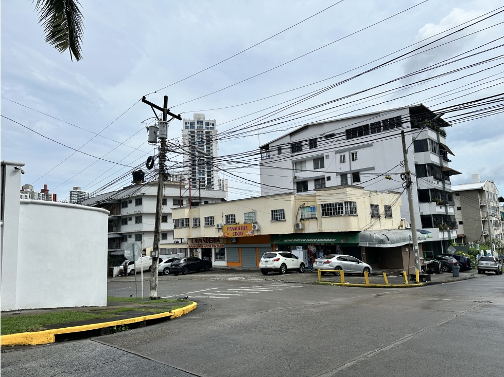 Se VENDE Edificio con locales y aptos / Hato Pintado - 2