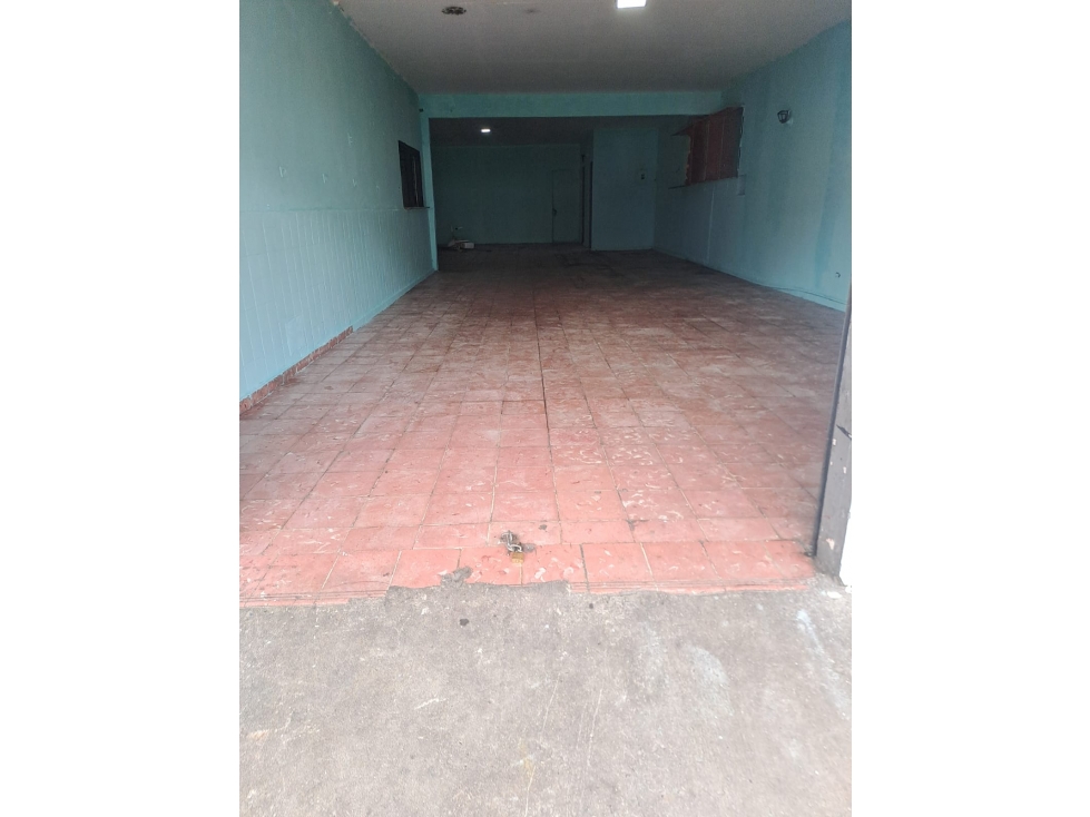 Se Alquila Local Comercial - Vía Fernandez de Cordoba - 2