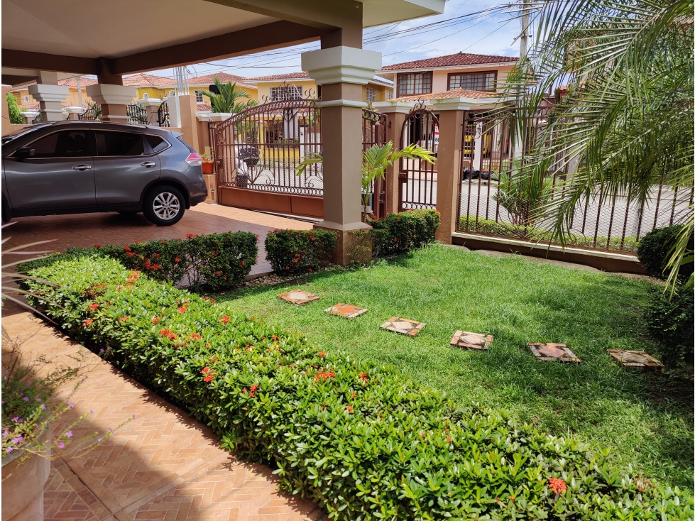 Se VENDE Casa en Villas del Golf, Frente a Brisas del Golf — foto 3