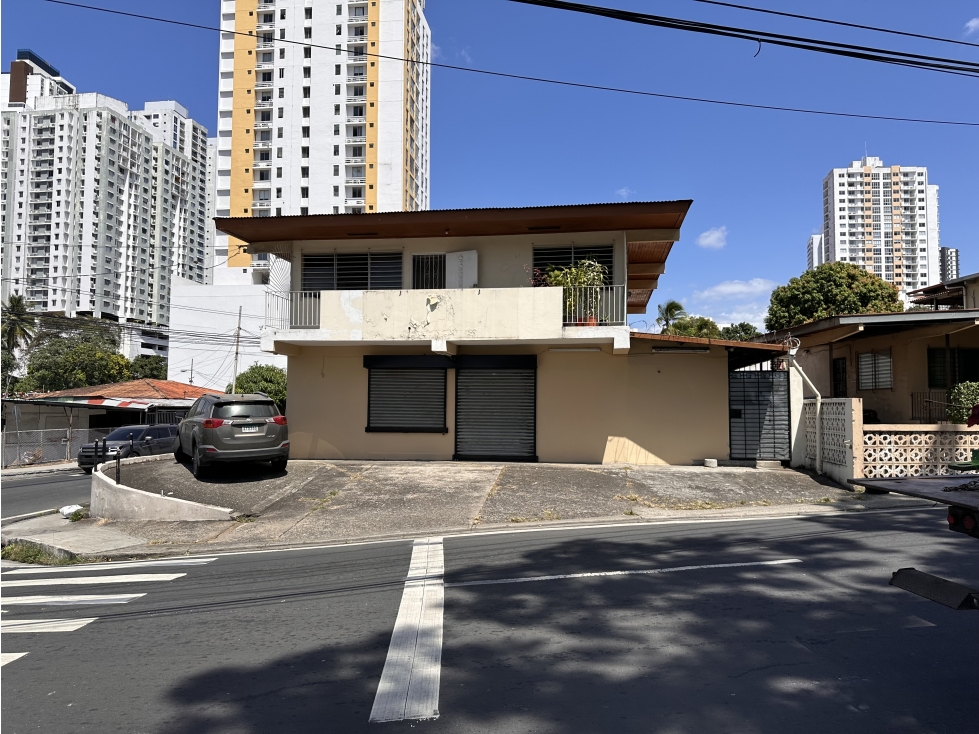 Se ALQUILA Local Comercial en Vía principal de Carrasquilla