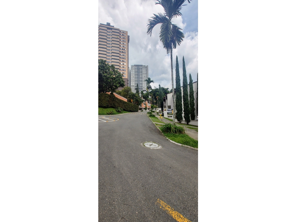 VENTA CASA EN ENVIGADO, SECTOR CUMBRES.