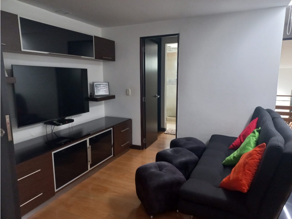 VENTA CASA REMODELADA EN LOMA DE EL ESCOBERO — foto 4