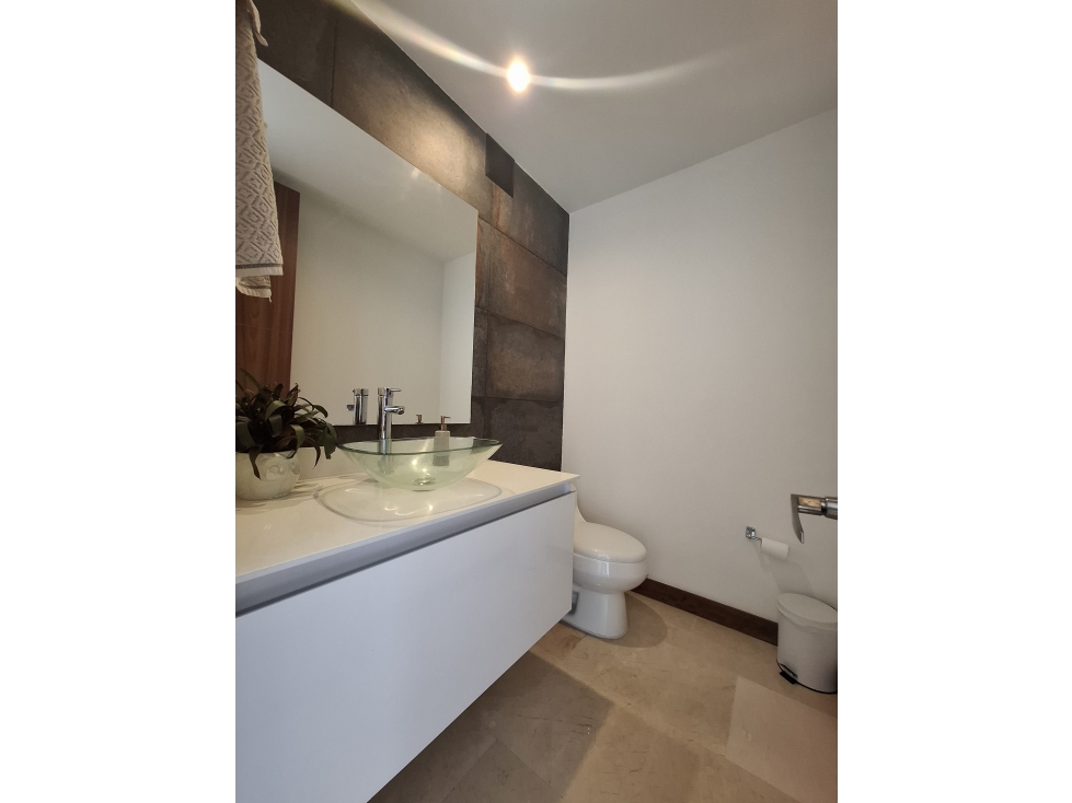 APARTAMENTO DE LUJO PARA LA VENTA EN EL POBLADO SECTOR EL TESORO — foto 4