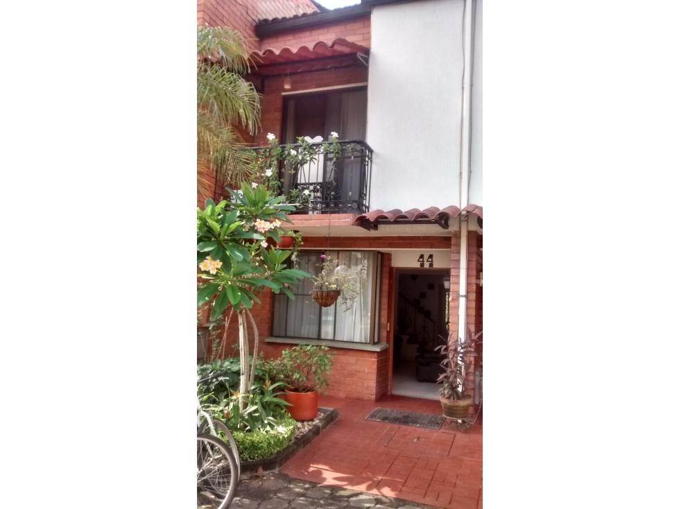 CASA EN CONJUNTO FUENTES DE CAMINO REAL 3 NIVELES SUR CALI
