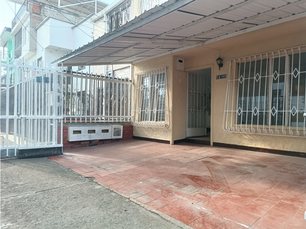 CASA DOS PISOS PEATONAL ENTRA VEHICULO LA SELVA CALI — foto 3