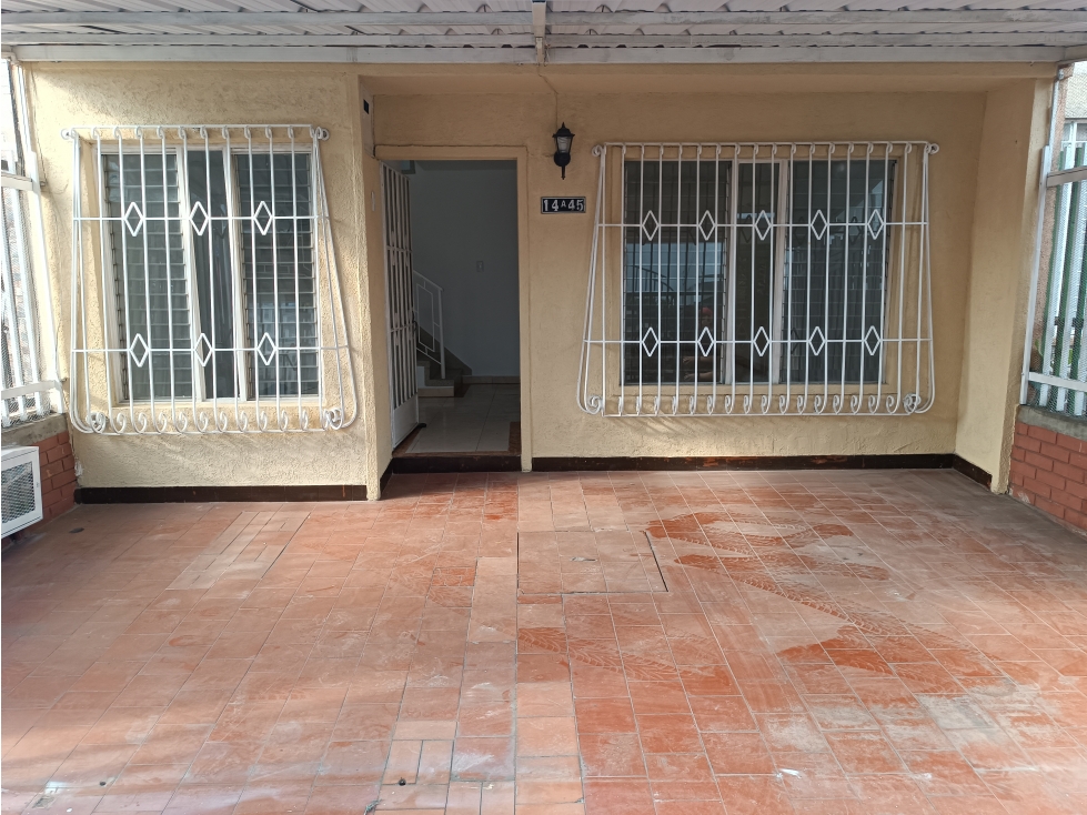 CASA DOS PISOS PEATONAL ENTRA VEHICULO LA SELVA CALI — foto 4