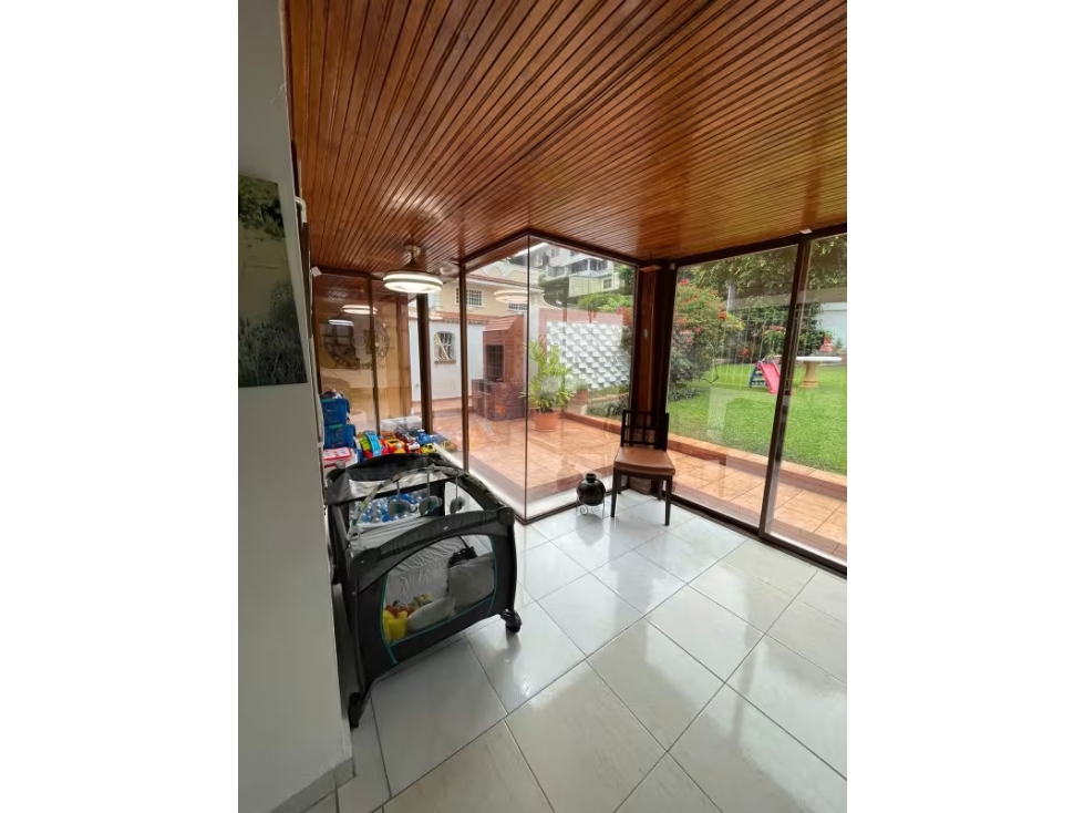 Casa en Venta en Altos de Miraflores con Jardín Amplio | MM