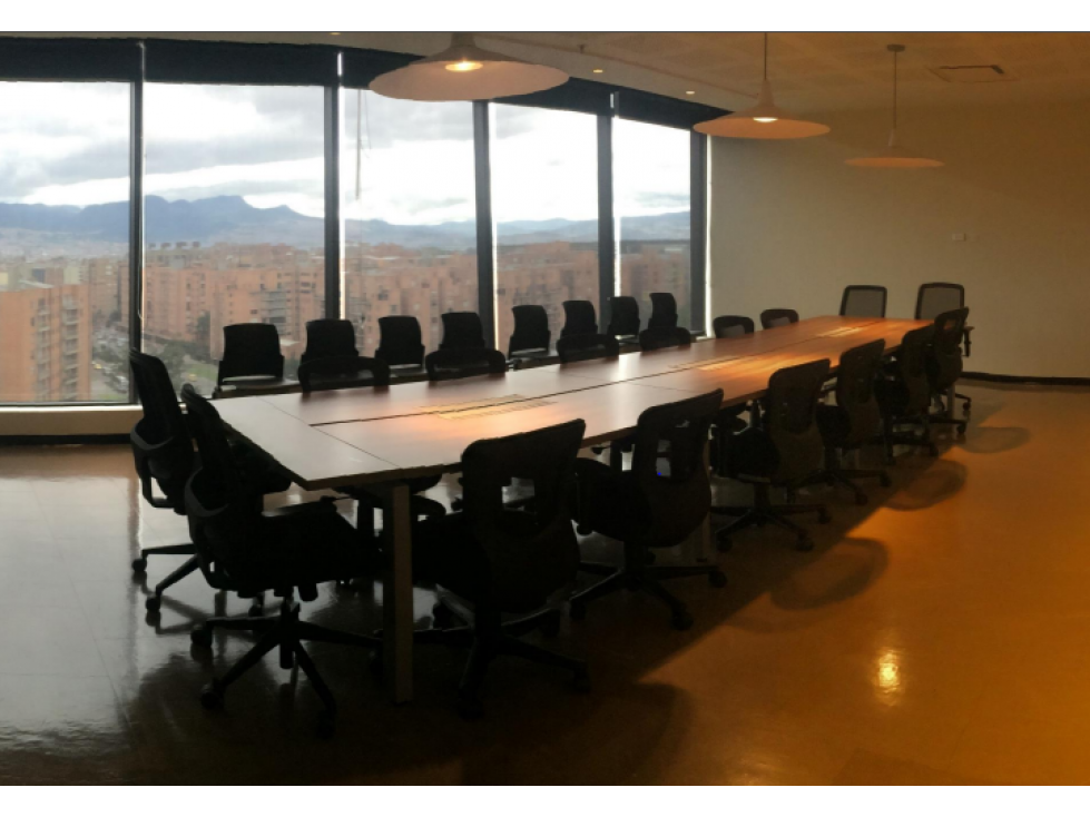 Oficina Super Amplia en Salitre Completamente Dotada - 4