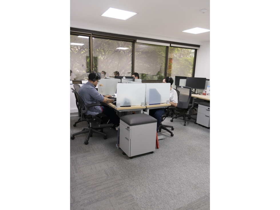 Oficina en el Poblado Zona de Alto Trafico 1223 m2 — foto 5