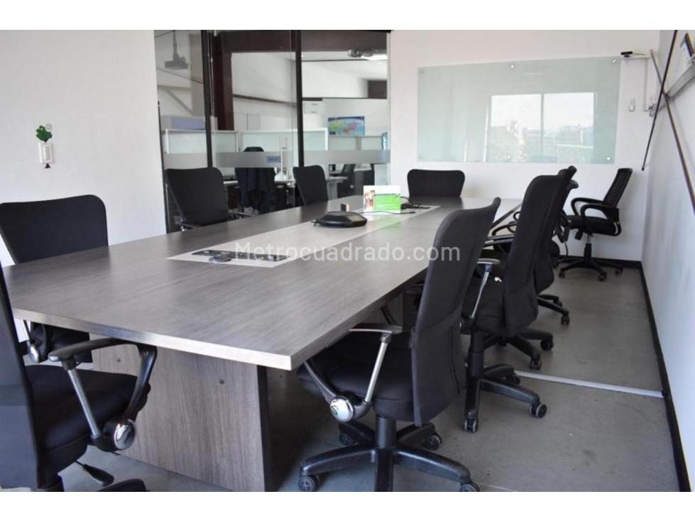 Oficina en Edificio Comercial y Super Bien Ubicada en Santa Ana 610 m2 — foto 2