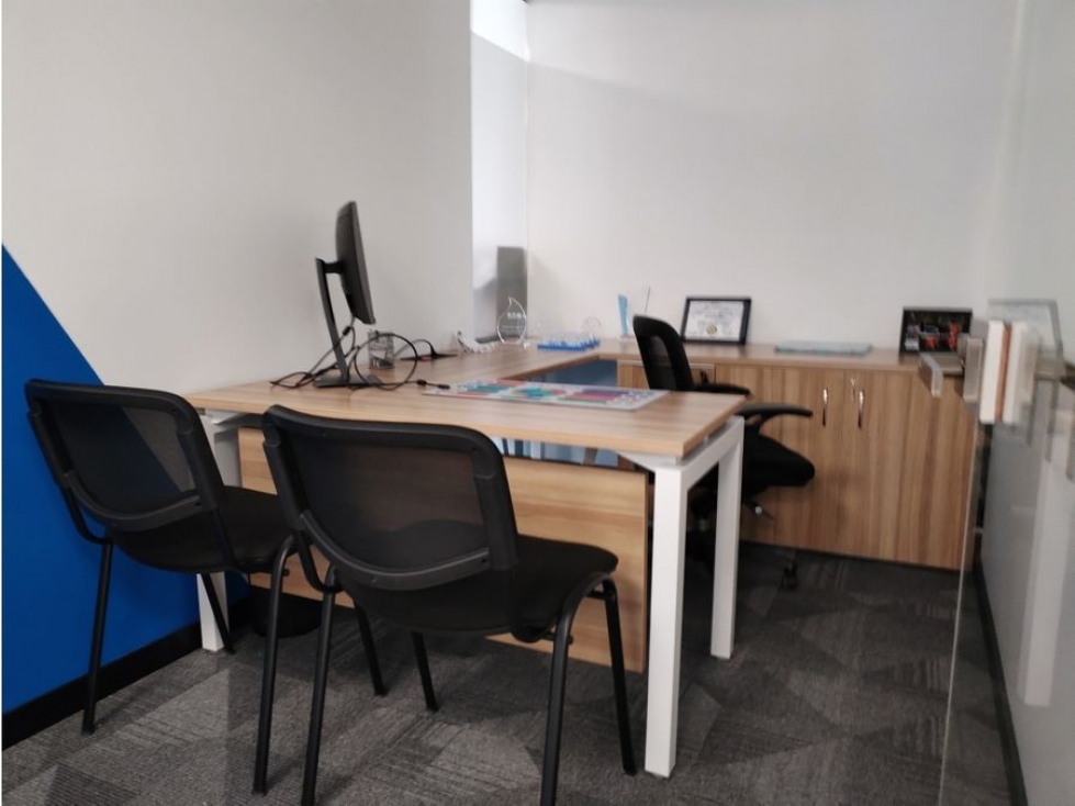 Oficina Super Bien Ubicada en Chico Reservado en Zona Comercial — foto 6