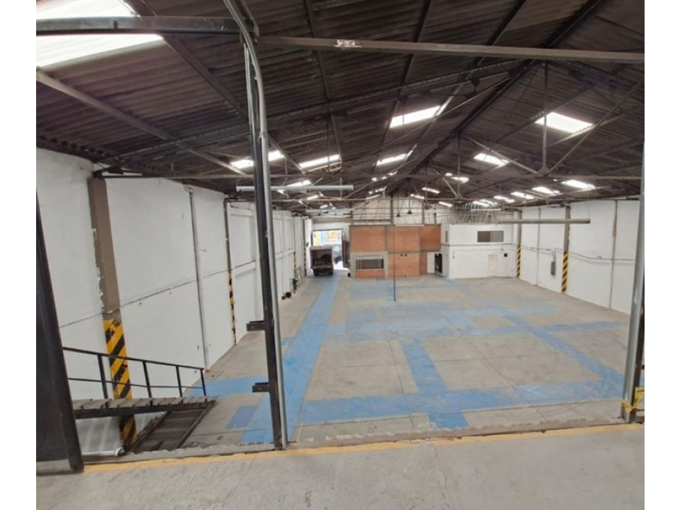 Bodega Super Bien Ubicada y Amplia en Engativa 1200 m2 - 1