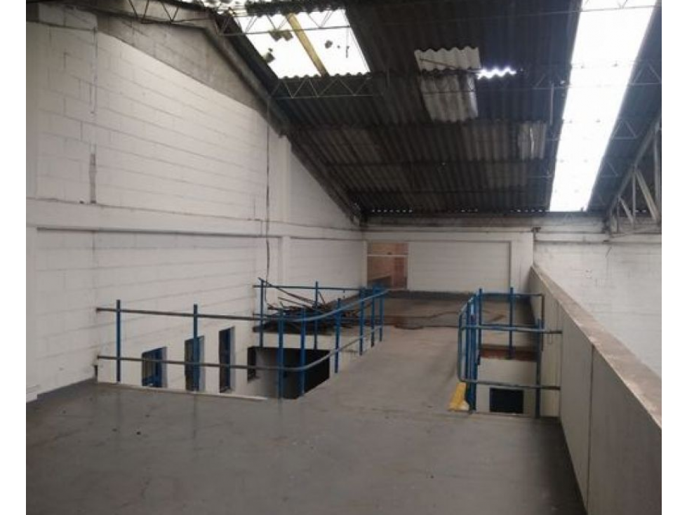 Puente Aranda Amplia Bodega Ubicada en Zona de Alto Trafico 4700 m2 — foto 3