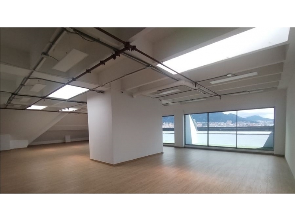Oficina Super Bien Ubicada en Chico en Zona Comercial 445 m2 — foto 2