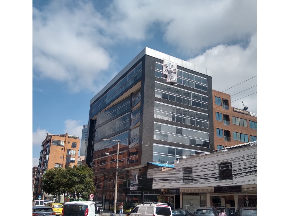 Edificio de Oficinas Super Bien Ubicado con Terraza