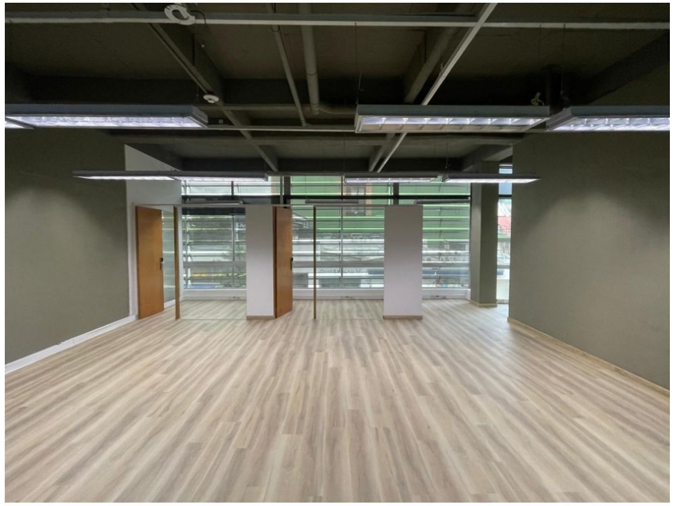 Oficina Amplia e Iluminada en San Patricio 258 m2 — foto 3