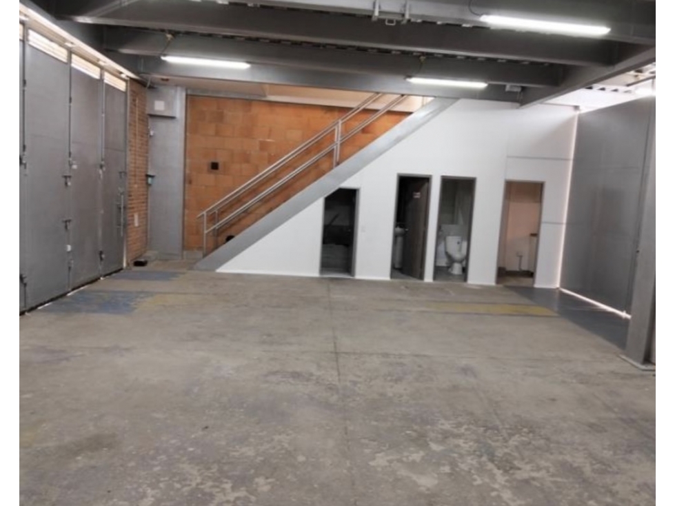 Bodega Super Bien Ubicada y Amplia en Prado Veraniego 400 m2 — foto 5