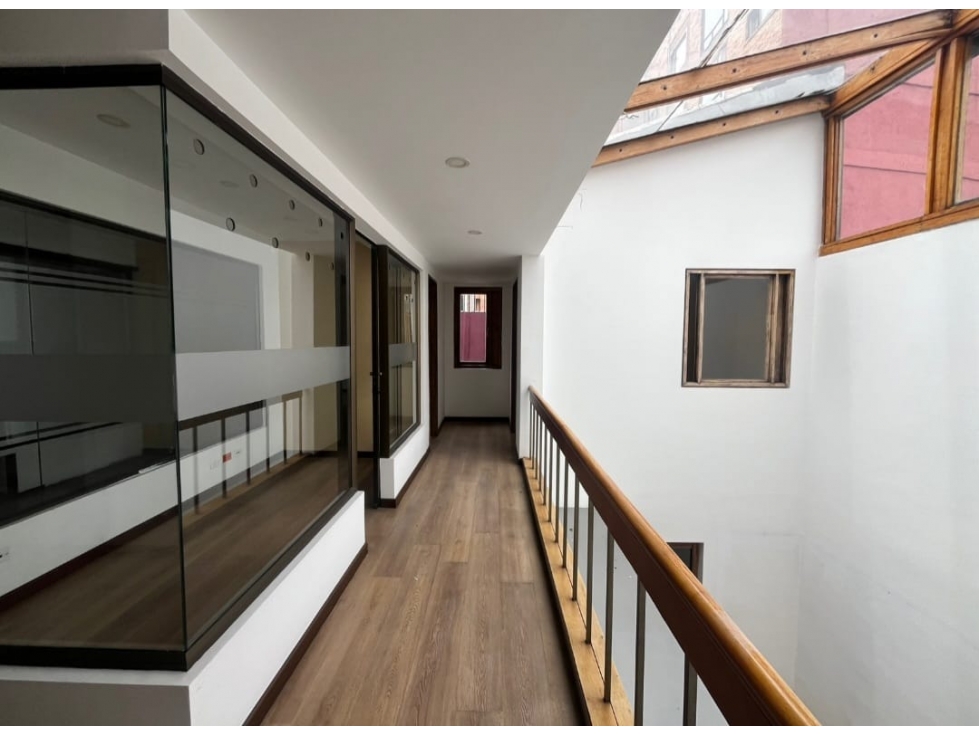 Casa Comercial Chapinero Alto en Zona de alto trafico 711 m2 — foto 3