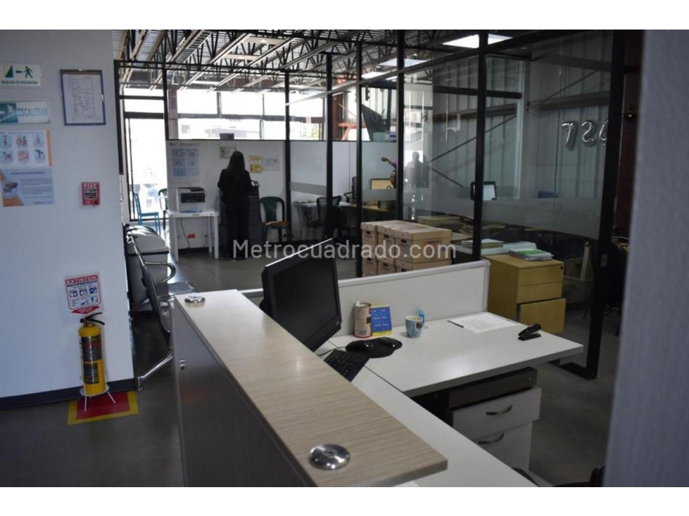 Oficina en Edificio Comercial y Super Bien Ubicada en Santa Ana 610 m2 — foto 4