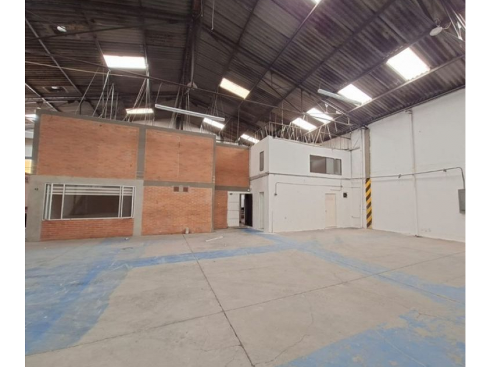 Bodega Super Bien Ubicada y Amplia en Engativa 1200 m2 - 4