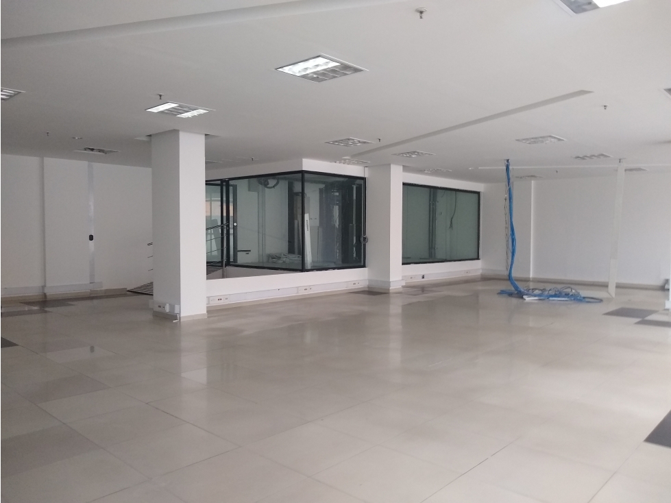 Edificio de Oficinas Super Bien Ubicado con Terraza — foto 3