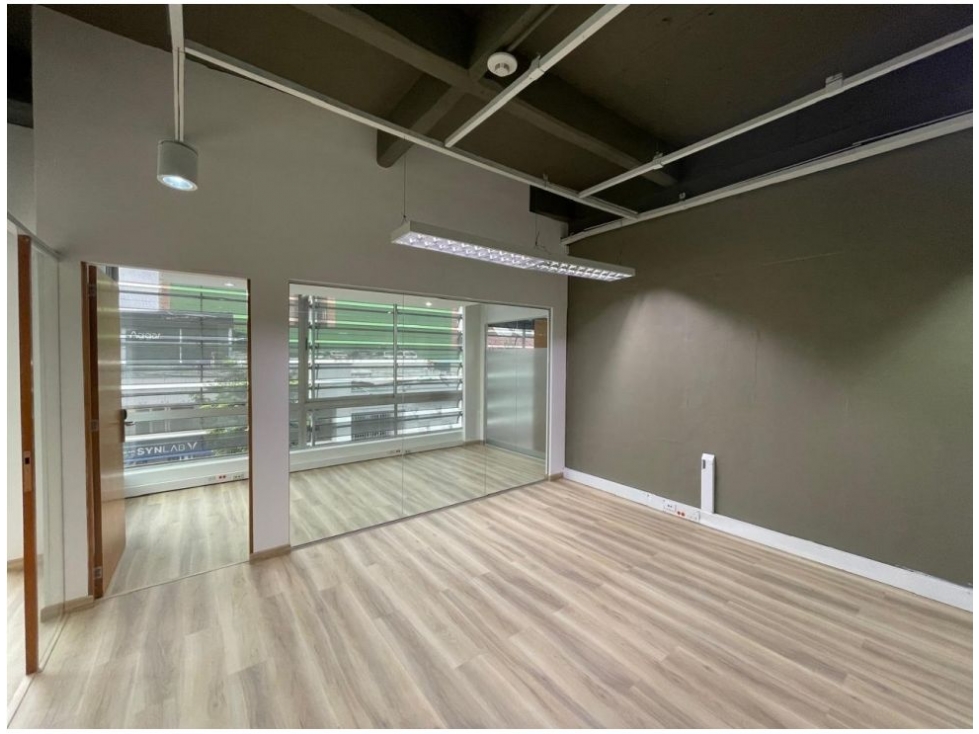 Oficina Amplia e Iluminada en San Patricio 258 m2 — foto 5